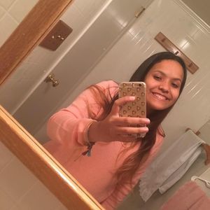 Meet your Posher, Claudia